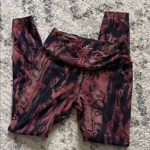 Nike Women's Black and Red Abstract Workout Leggings